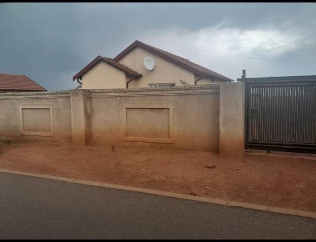 2 BEDROOM HOUSE FOR SALE IN BRAAMFISCHERVILLE